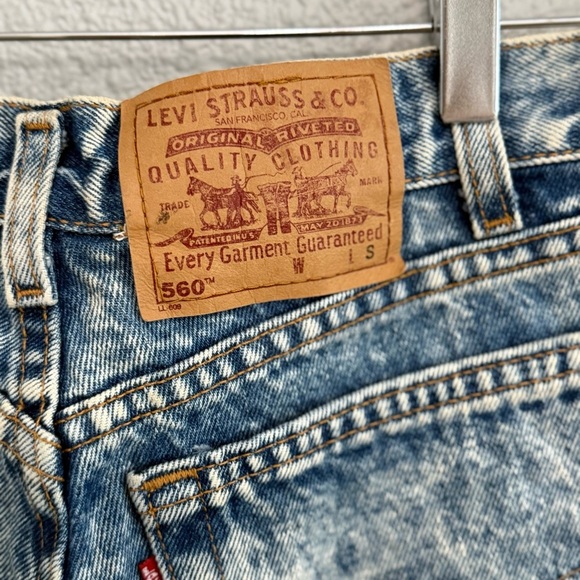 Vintage Levi's 560 Cut-Off Shorts Loose Fit Size 9 JR Acid Wash - Picture 3 of 5